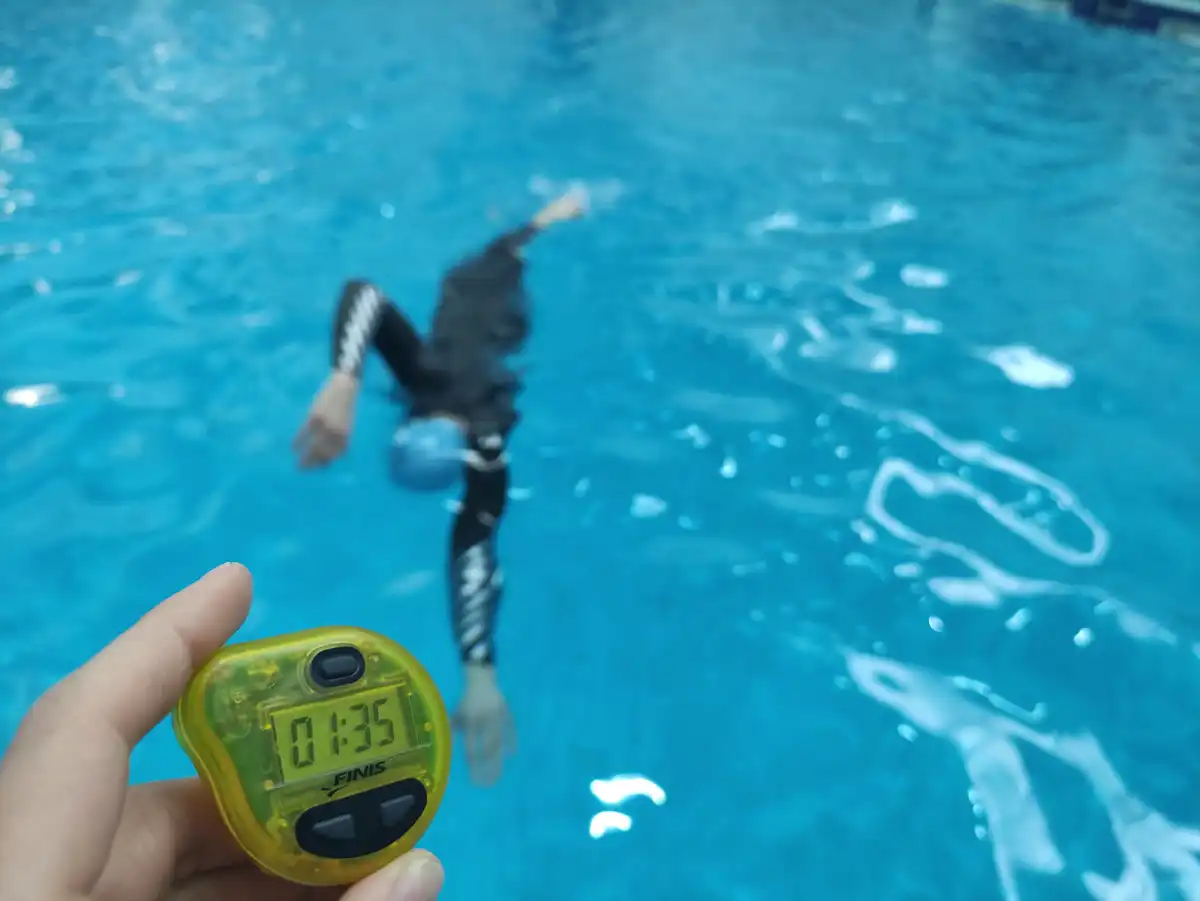 Использование Tempo Trainer на тренировках по плаванию