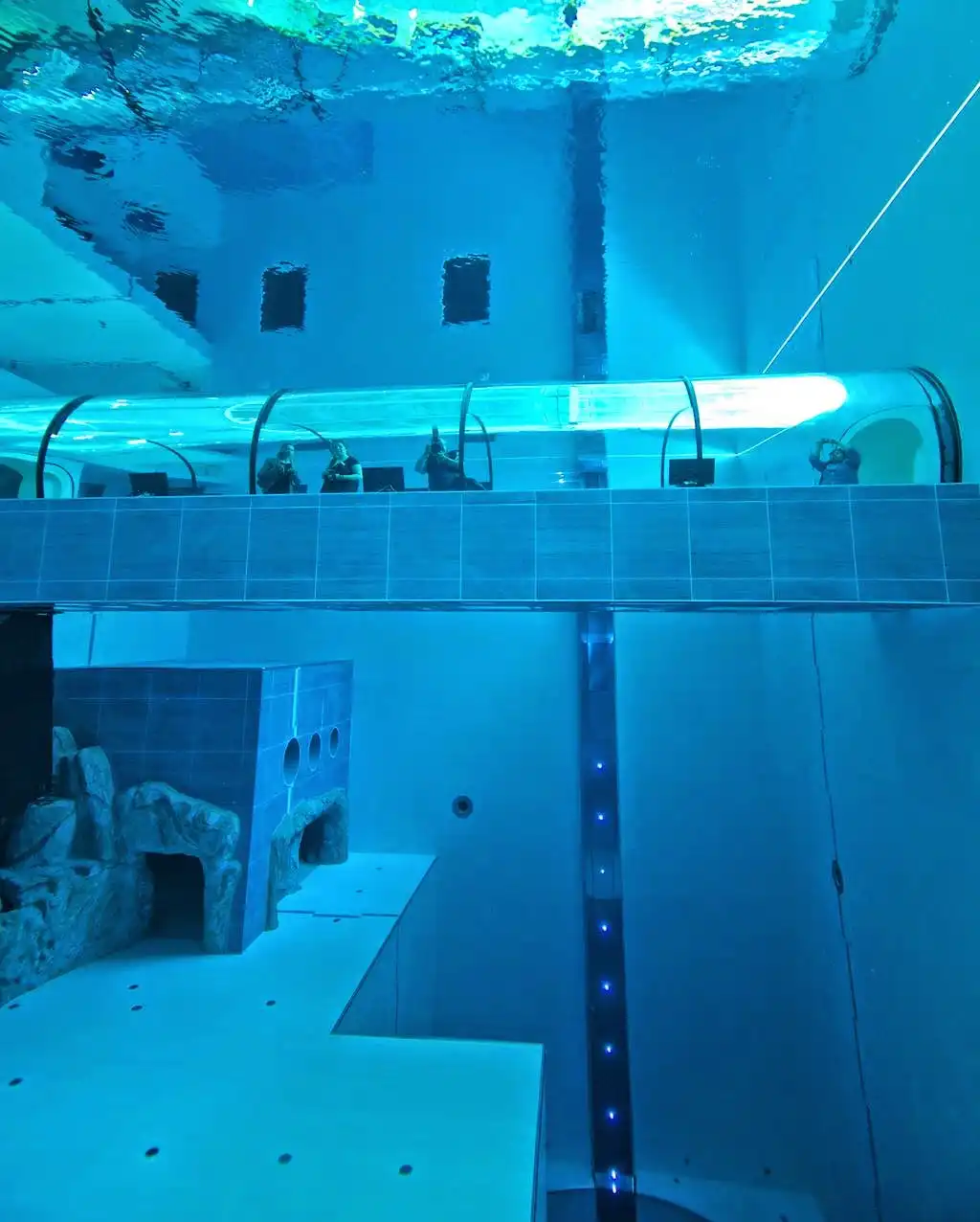 самый глубокий бассейн в мире 40 метров
